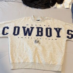 Abercrombie and fitch NFL Dallas Cowboys Gray Spell out sweatshirt - size medium